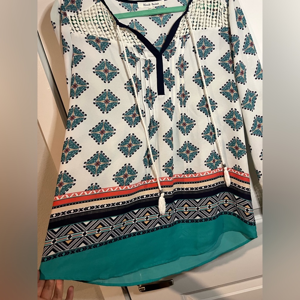 Black Rainn Cold Shoulder Multicolored Bell Sleeve Tunic with Tassels Size Med - Picture 7 of 16